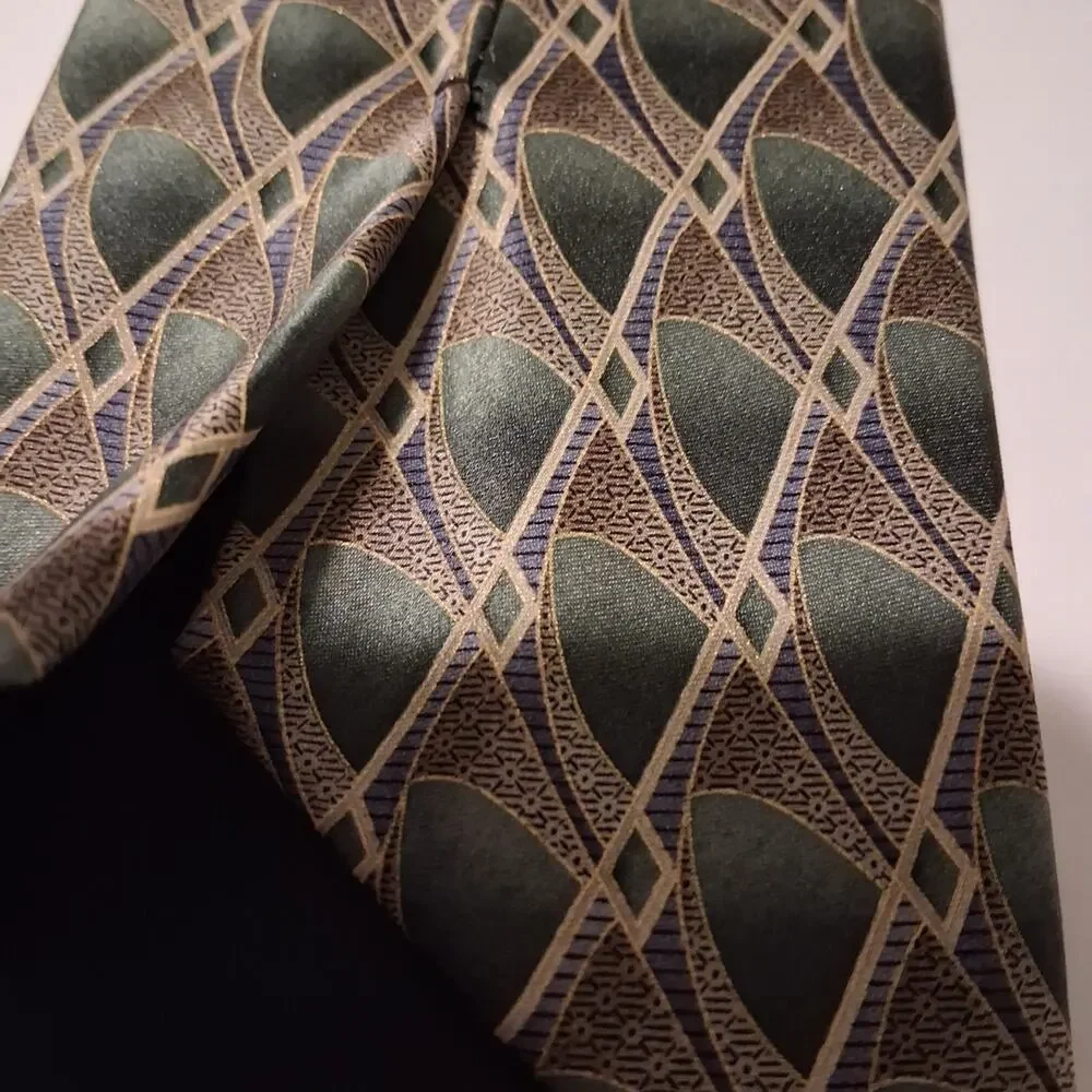 David Taylor Green and Gold Geometric Tie
